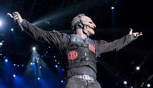 Corey Talyor on stage with Slipknot